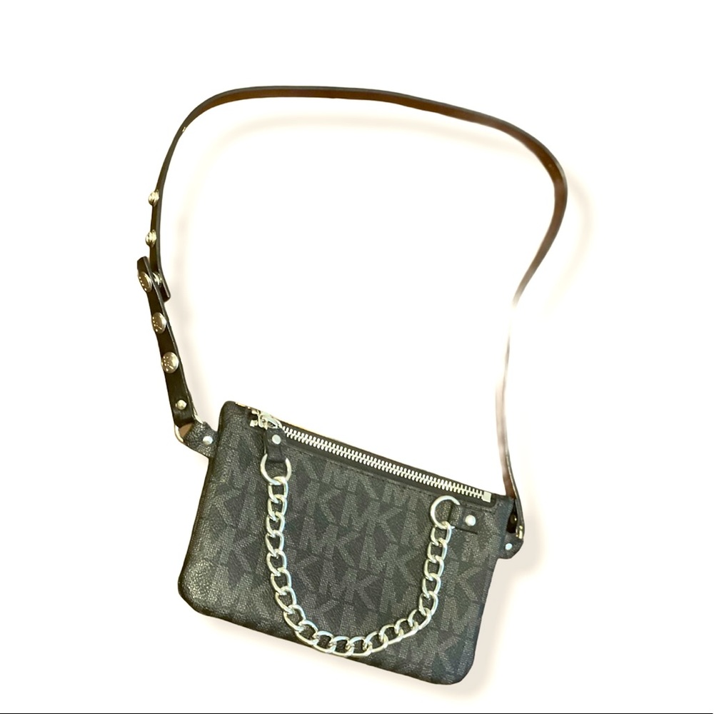 MICHAEL Kors
Signature Fanny Pack with chain
